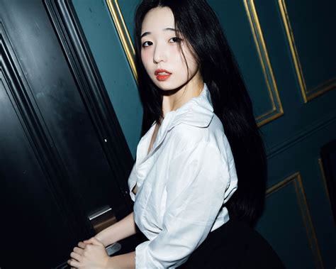 Yeon Woo .